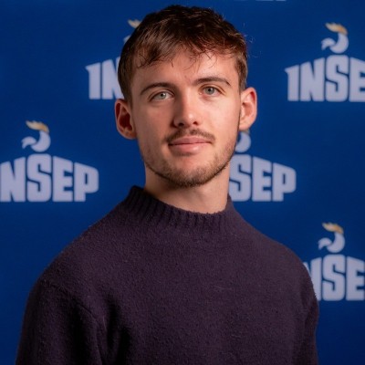 Clément Verdier, portrait sur fond INSEP